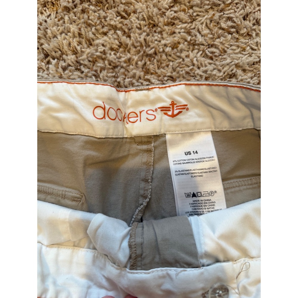 Dockers Womens Khaki Chino Shorts Tan Stretch Casual Bermuda Size 14 - Picture 2 of 3